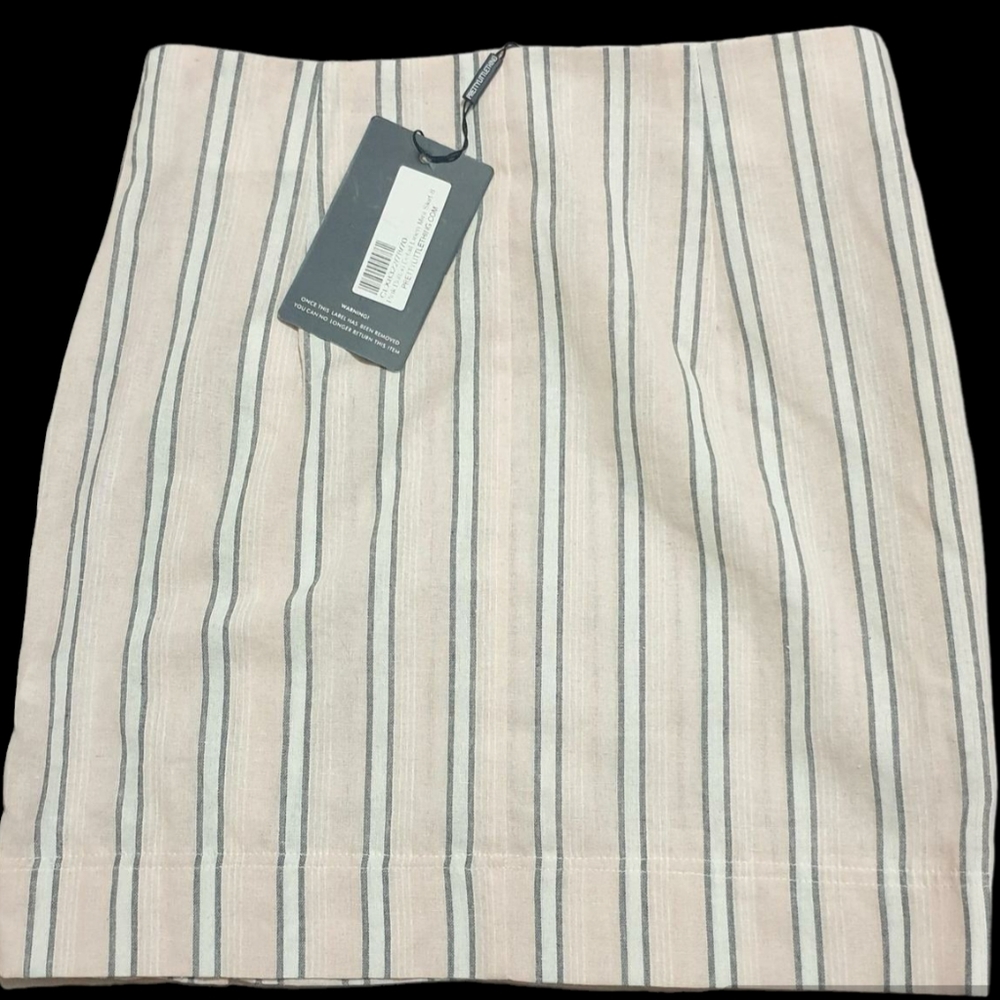 PRETTY LITTLE THINGS MINI SKIRT SIZE 10 - Picture 2 of 3